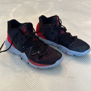 Nike Kyrie 5 “Bred” M8 used indoor only on hardwood for games v/g condition